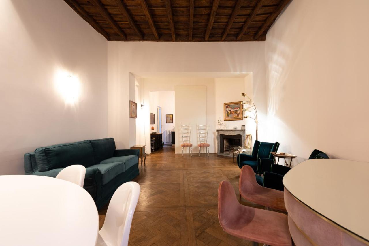 Chic And Style In Historical Via Giulia Lägenhet Rom Exteriör bild