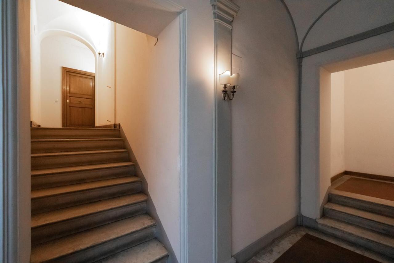 Chic And Style In Historical Via Giulia Lägenhet Rom Exteriör bild
